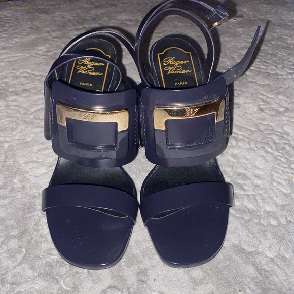 Roger Vivier deep navy gold emblem buckle leather block heels size 37 - Picture 2 of 8